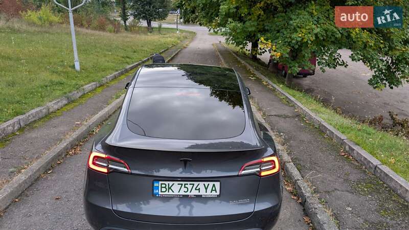 Внедорожник / Кроссовер Tesla Model Y 2021 в Ровно