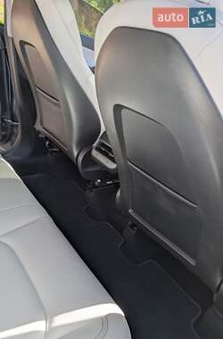 Позашляховик / Кросовер Tesla Model Y 2021 в 