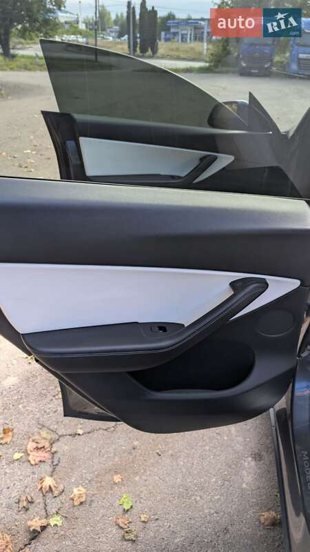 Внедорожник / Кроссовер Tesla Model Y 2021 в Ровно