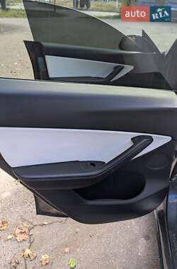 Позашляховик / Кросовер Tesla Model Y 2021 в 