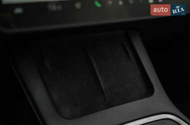 Внедорожник / Кроссовер Tesla Model Y 2021 в 