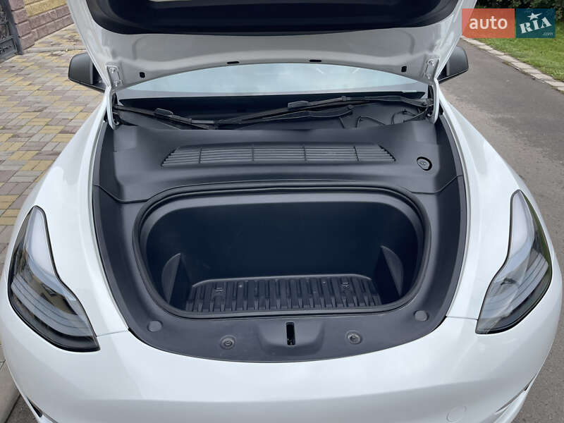 Внедорожник / Кроссовер Tesla Model Y 2023 в Луцке