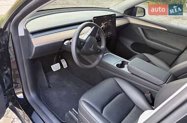 Позашляховик / Кросовер Tesla Model Y 2024 в 