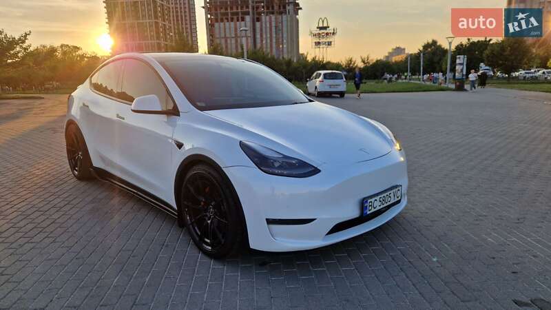 Позашляховик / Кросовер Tesla Model Y 2022 в Львові