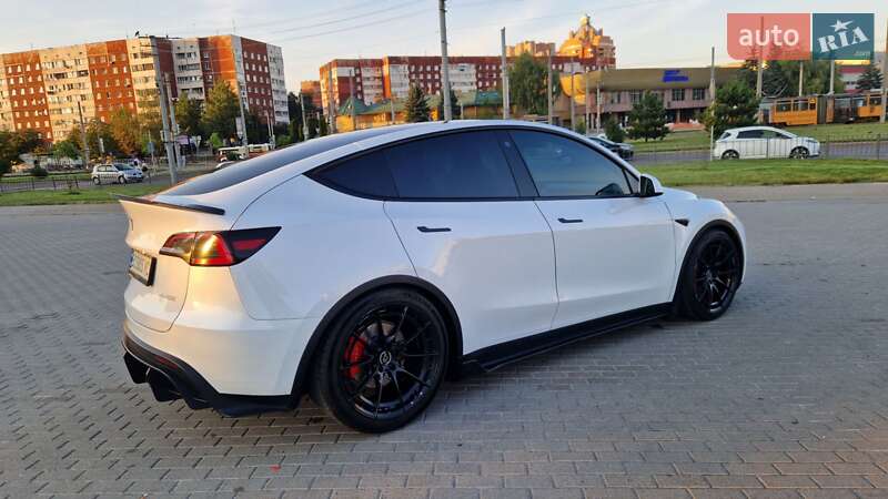Позашляховик / Кросовер Tesla Model Y 2022 в Львові