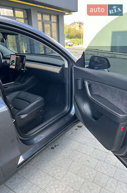 Позашляховик / Кросовер Tesla Model Y 2021 в 