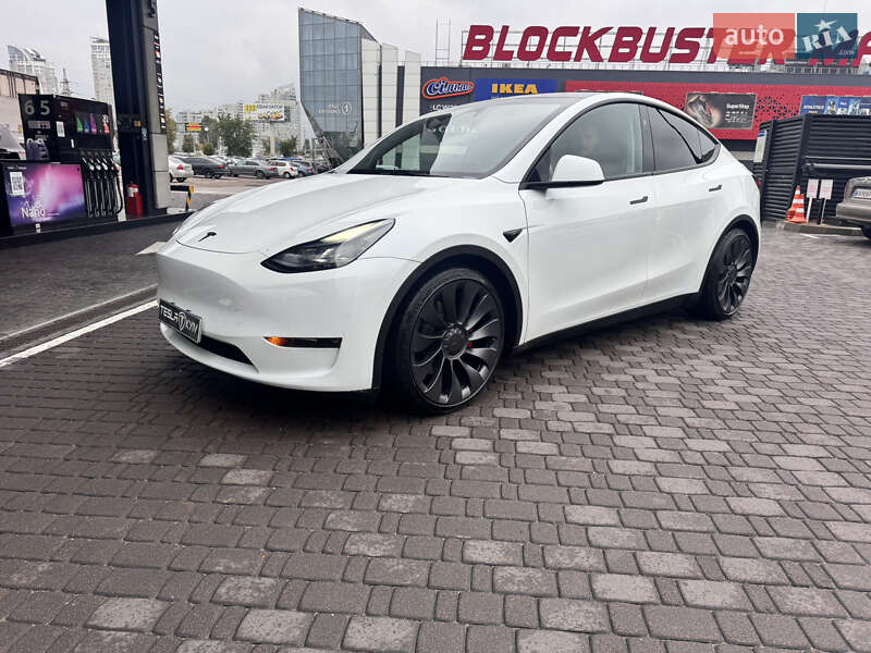 Позашляховик / Кросовер Tesla Model Y 2024 в Києві