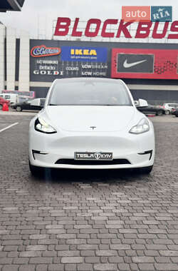 Позашляховик / Кросовер Tesla Model Y 2024 в 