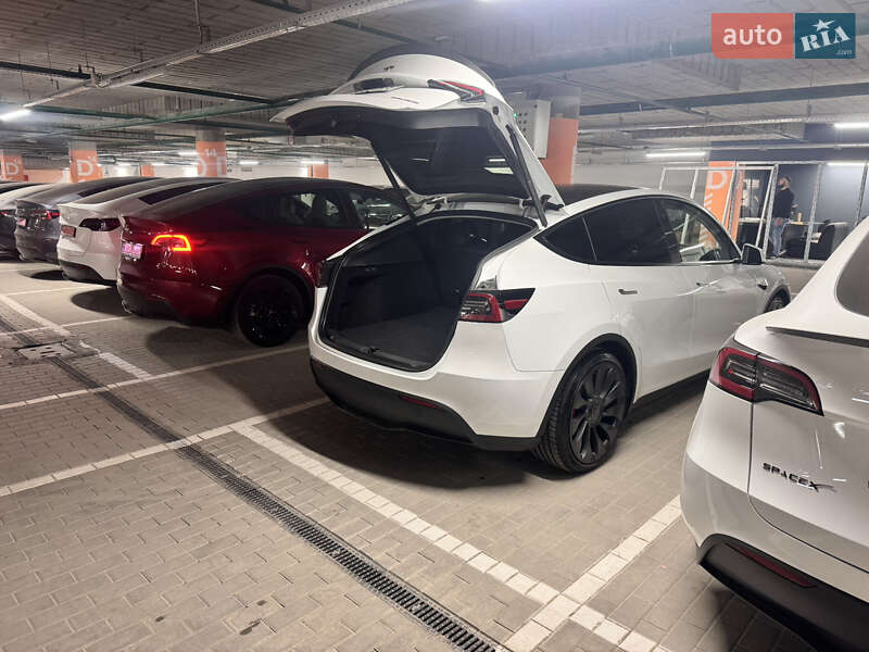 Позашляховик / Кросовер Tesla Model Y 2024 в Києві