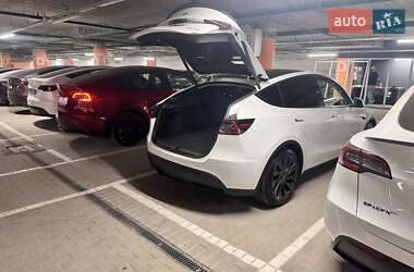 Позашляховик / Кросовер Tesla Model Y 2024 в 