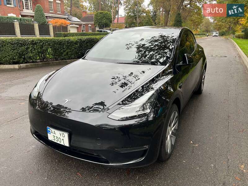 Позашляховик / Кросовер Tesla Model Y 2024 в Києві