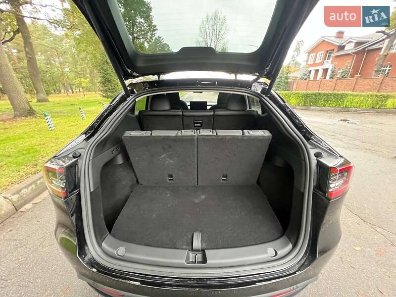 Позашляховик / Кросовер Tesla Model Y 2024 в Києві