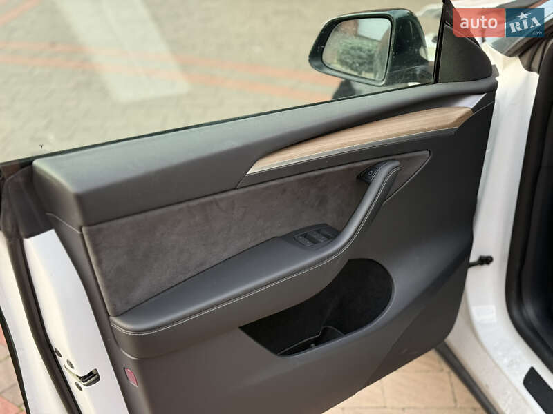 Внедорожник / Кроссовер Tesla Model Y 2022 в Луцке