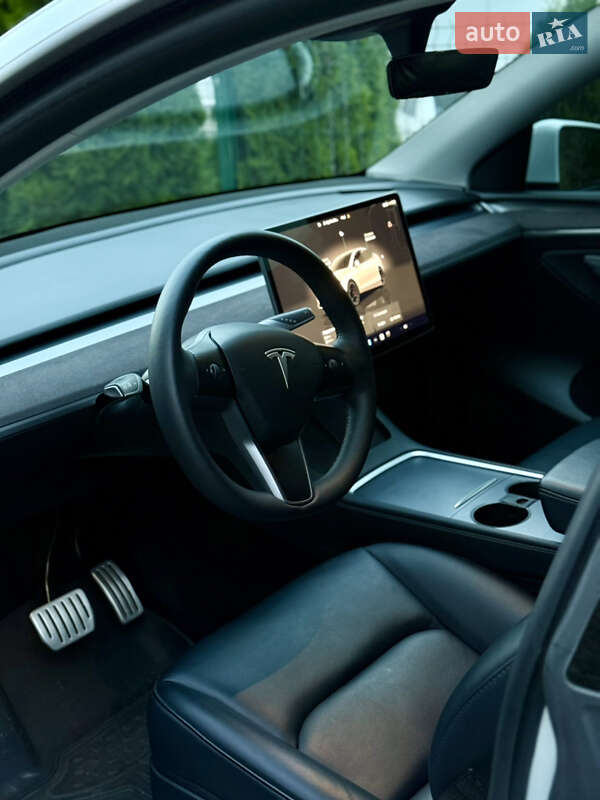 Внедорожник / Кроссовер Tesla Model Y 2023 в Львове