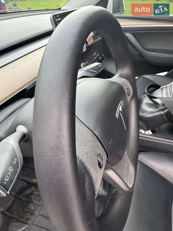 Внедорожник / Кроссовер Tesla Model Y 2023 в Львове