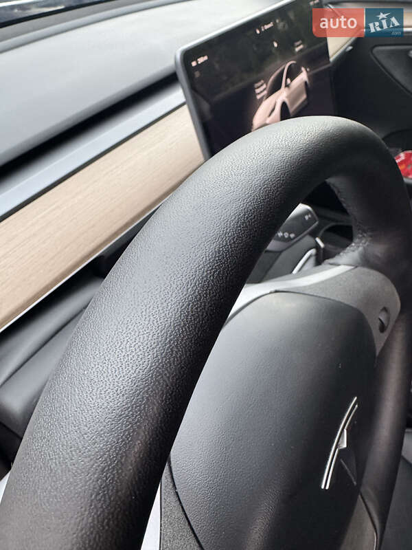 Внедорожник / Кроссовер Tesla Model Y 2023 в Львове