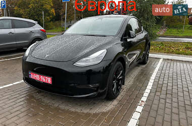 Tesla Model Y 2024