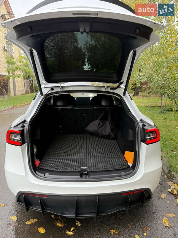 Внедорожник / Кроссовер Tesla Model Y 2020 в Вишневом