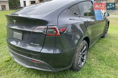 Позашляховик / Кросовер Tesla Model Y 2025 в 