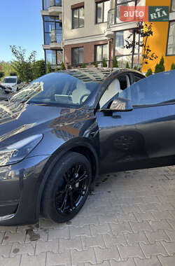 Позашляховик / Кросовер Tesla Model Y 2024 в 