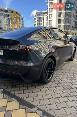 Позашляховик / Кросовер Tesla Model Y 2024 в 