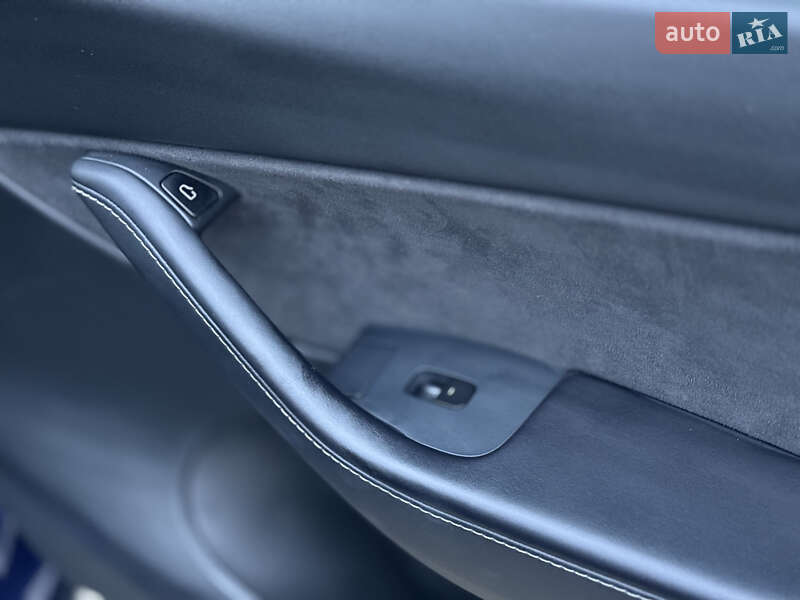 Позашляховик / Кросовер Tesla Model Y 2021 в Харкові