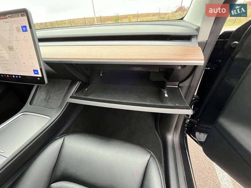 Позашляховик / Кросовер Tesla Model Y 2024 в Рівному