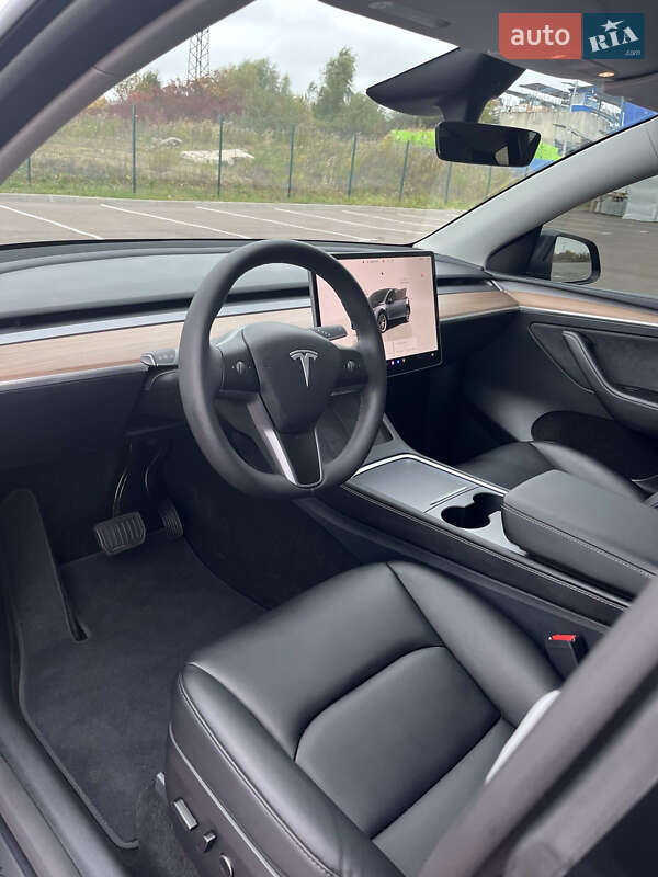 Позашляховик / Кросовер Tesla Model Y 2024 в Рівному