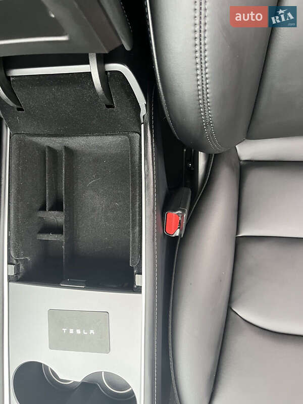 Позашляховик / Кросовер Tesla Model Y 2024 в Рівному