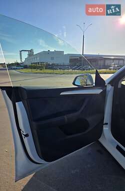 Внедорожник / Кроссовер Tesla Model Y 2023 в 