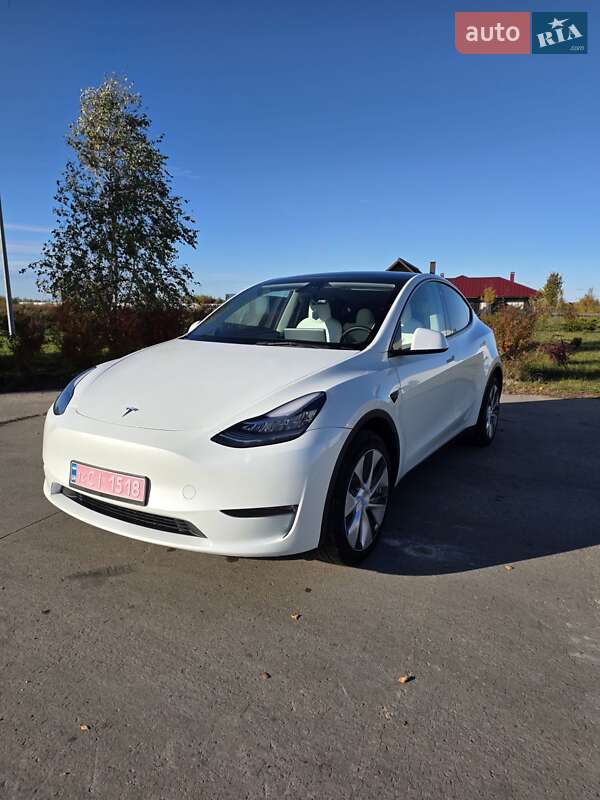 Tesla Model Y 2023