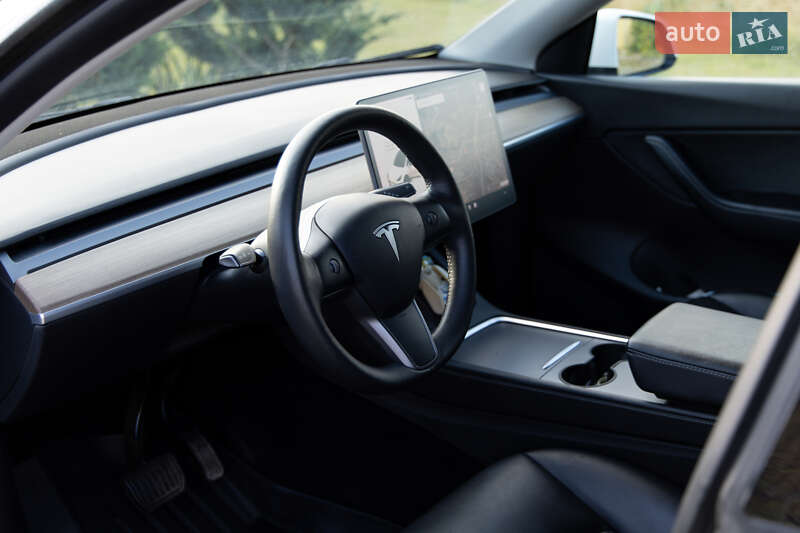Внедорожник / Кроссовер Tesla Model Y 2021 в Чернигове