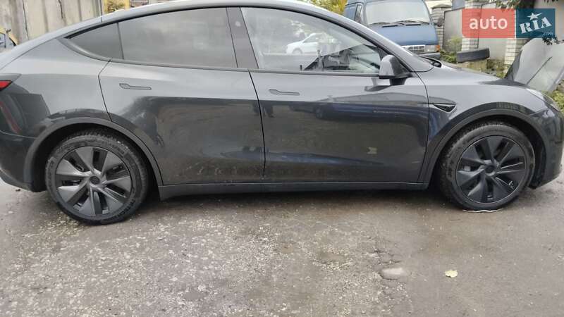 Позашляховик / Кросовер Tesla Model Y 2024 в Тернополі фото 3 Позашляховик / Кросовер Tesla Model Y 2024 в Тернополі