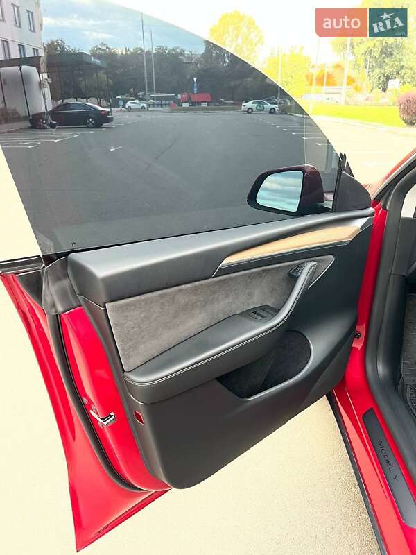 Внедорожник / Кроссовер Tesla Model Y 2023 в Киеве