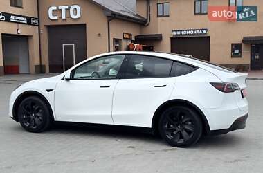 Позашляховик / Кросовер Tesla Model Y 2024 в 