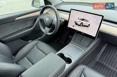 Позашляховик / Кросовер Tesla Model Y 2024 в 