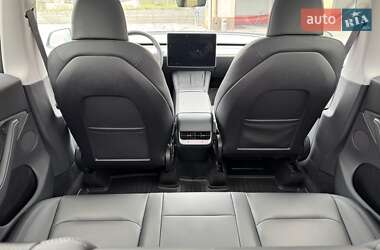 Позашляховик / Кросовер Tesla Model Y 2024 в 