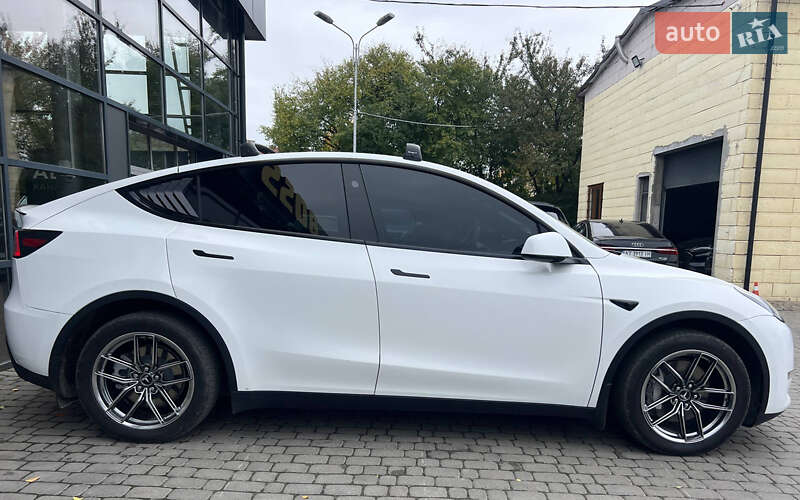 Позашляховик / Кросовер Tesla Model Y 2023 в Івано-Франківську