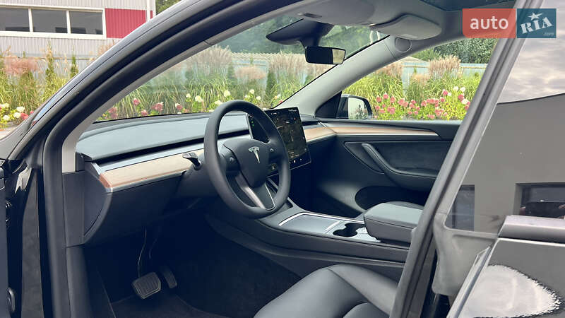 Внедорожник / Кроссовер Tesla Model Y 2023 в Луцке