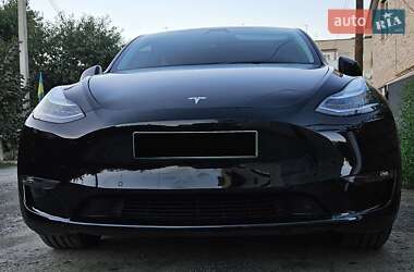 Седан Tesla Model Y 2022 в 