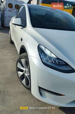 Позашляховик / Кросовер Tesla Model Y 2021 в  фото 4 Позашляховик / Кросовер Tesla Model Y 2021 в