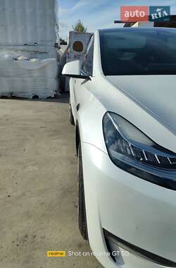 Позашляховик / Кросовер Tesla Model Y 2021 в  фото 18 Позашляховик / Кросовер Tesla Model Y 2021 в