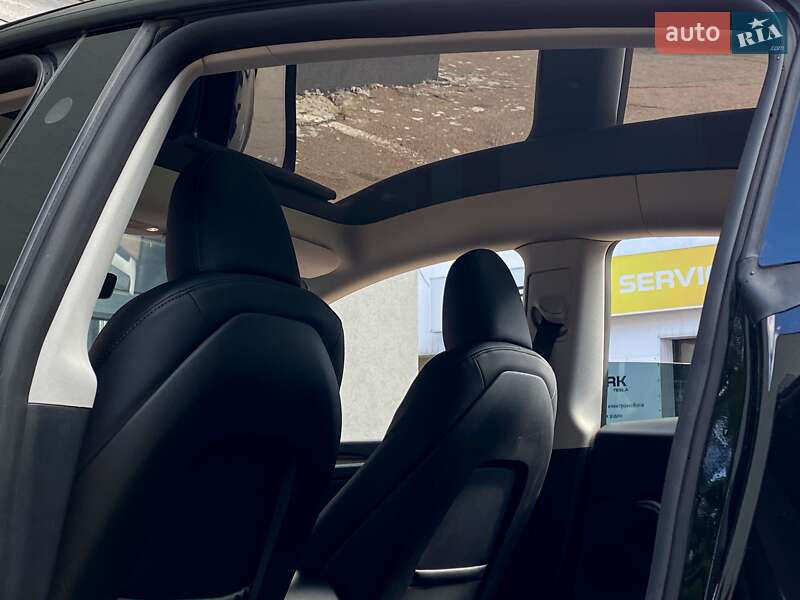 Внедорожник / Кроссовер Tesla Model Y 2024 в Киеве