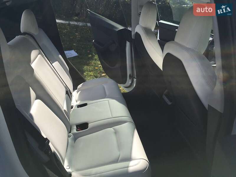 Внедорожник / Кроссовер Tesla Model Y 2022 в Каменец-Подольском