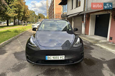 Позашляховик / Кросовер Tesla Model Y 2024 в 