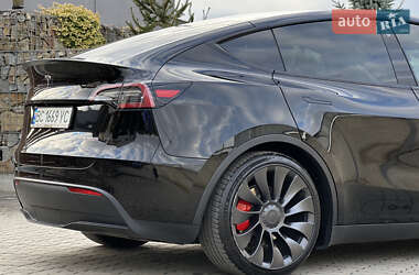 Позашляховик / Кросовер Tesla Model Y 2023 в 