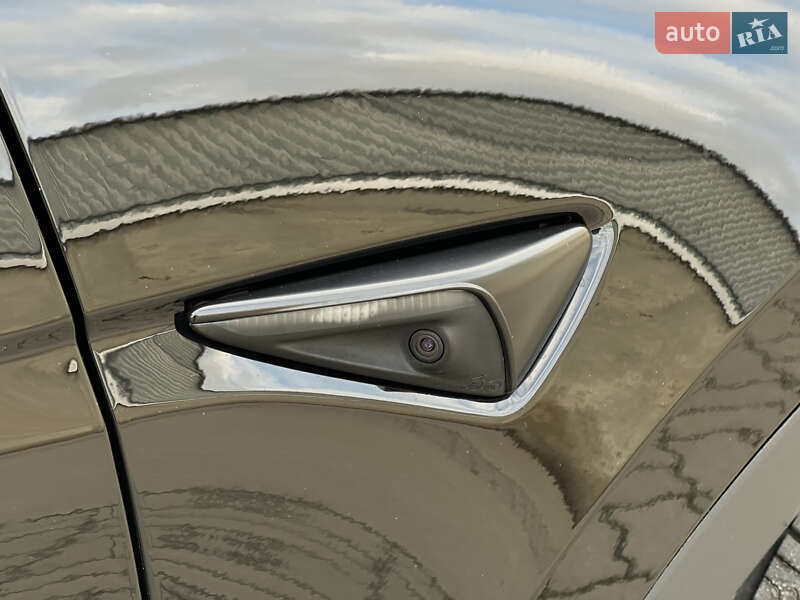 Внедорожник / Кроссовер Tesla Model Y 2023 в Стрые