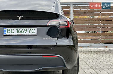 Позашляховик / Кросовер Tesla Model Y 2023 в 
