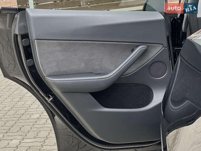 Внедорожник / Кроссовер Tesla Model Y 2023 в Стрые