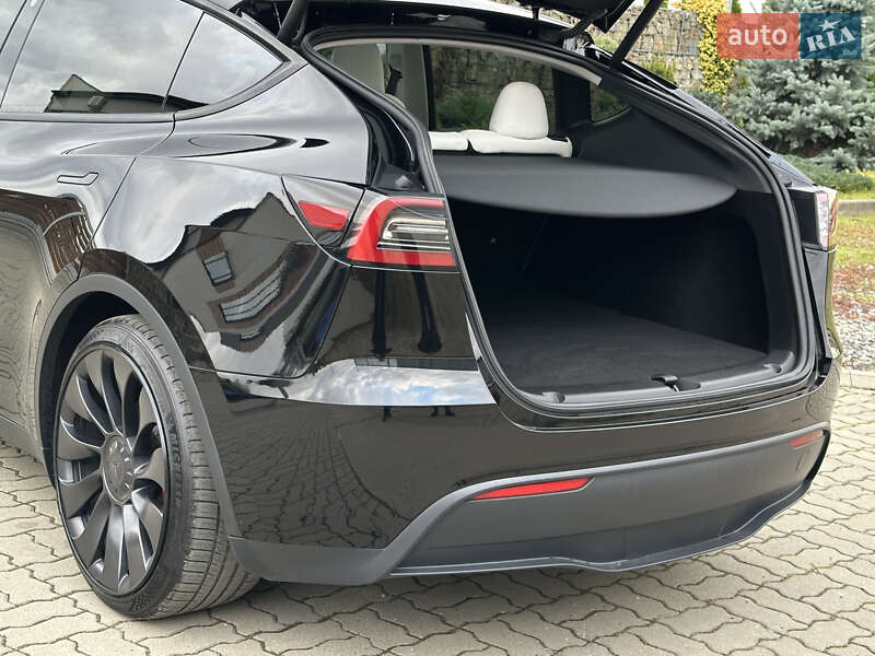Внедорожник / Кроссовер Tesla Model Y 2023 в Стрые